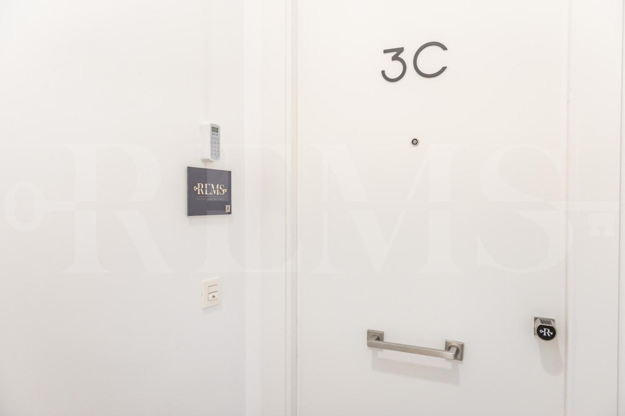 Apartament With Picasso Vibes By Rems